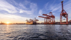 温哥华港开放了40英亩的临时集装箱存储设施